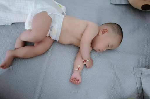 张掖三个月宝宝抬头不稳